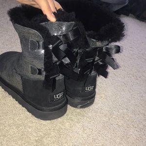 Kids size 5 women’s size 7 bailey bow lizard Uggs